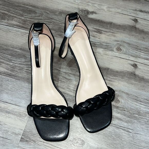 Black heels - Picture 2 of 3